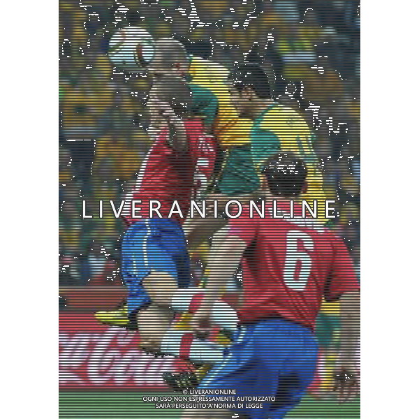 (100624) -- NELSPRUIT, June 24, 2010 () -- Australia\'s Tim Cahill (R) and Scott Chipperfield (top) vie with Serbia\'s Nemanja Vidic during the 2010 World Cup Group D match in Nelspruit, South Africa, June 23, 2010. Australia won the match 2-1. Both Serbia and Australia are disqualified for the round of 16. (/Xu Suhui) ©Photoshot/Agenzia Aldo Liverani Sas - ITALY ONLY: SERBIA - AUSTRALIA FIFA WORLD CUP CAMPIONATI MONDIALI SUD AFRICA 2010