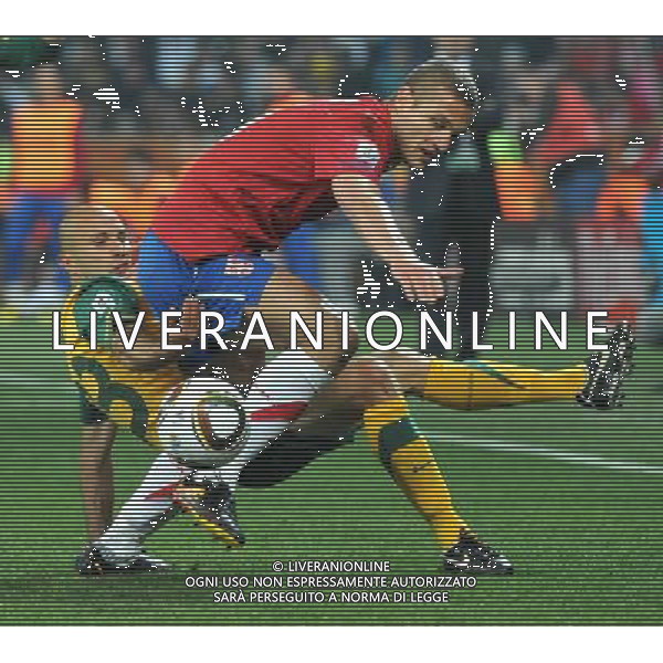 (100624) -- NELSPRUIT, June 24, 2010 () -- Australia\'s Marco Bresciano (L) vies for the ball during the 2010 World Cup Group D match against Serbia in Nelspruit, South Africa, June 23, 2010. Australia won the match 2-1. Both Serbia and Australia are disqualified for the round of 16. (/Xu Suhui) ©Photoshot/Agenzia Aldo Liverani Sas - ITALY ONLY: SERBIA - AUSTRALIA FIFA WORLD CUP CAMPIONATI MONDIALI SUD AFRICA 2010