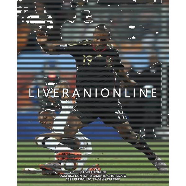 (100624) -- JOHANNESBURG, June 24, 2010 -- Germany\'s Cacau (R) vies for the ball during the 2010 World Cup Group D match against Ghana in Johannesburg, South Africa, June 23, 2010. Wang Yuguo) ©Photoshot/Agenzia Aldo Liverani Sas - ITALY ONLY - GHANA - GERMANIA FIFA WORLD CUP CAMPIONATI MONDIALI SUD AFRICA 2010