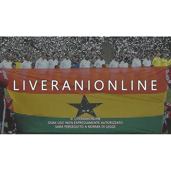 (100624) -- JOHANNESBURG, June 24, 2010 -formazione ghana schierata durante l\'inno nazionale- Ghana\'s team listens to the national anthem before the 2010 World Cup Group D match with Germany in Johannesburg, South Africa, June 23, 2010. Wang Yuguo) ©Photoshot/Agenzia Aldo Liverani Sas - ITALY ONLY - GHANA - GERMANIA FIFA WORLD CUP CAMPIONATI MONDIALI SUD AFRICA 2010