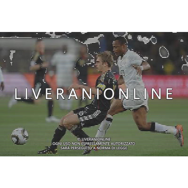 (100624) -- JOHANNESBURG, June 24, 2010 -- Germany\'s Philipp Lahm (L) vies with Ghana\'s Andre Ayew during the 2010 World Cup Group D match in Johannesburg, South Africa, June 23, 2010. Li Ga) ©Photoshot/Agenzia Aldo Liverani Sas - ITALY ONLY - GHANA - GERMANIA FIFA WORLD CUP CAMPIONATI MONDIALI SUD AFRICA 2010