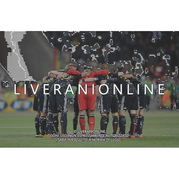 (100624) -- JOHANNESBURG, June 24, 2010 -- Germany\'s team gathers together before the 2010 World Cup Group D match between Germany and Ghana in Johannesburg, South Africa, June 23, 2010. Li Ga) ©Photoshot/Agenzia Aldo Liverani Sas - ITALY ONLY - GHANA - GERMANIA FIFA WORLD CUP CAMPIONATI MONDIALI SUD AFRICA 2010