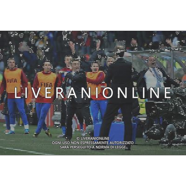 (100624) -- NELSPRUIT, June 24, 2010 () -- Serbia\'s coach Radomir Antic (front L) argues with Australia\'s coahc during the 2010 World Cup Group D match in Nelspruit, South Africa, June 23, 2010. Australia won the match 2-1. Both Serbia and Australia are disqualified for the round of 16. (/Xu Suhui) ©Photoshot/Agenzia Aldo Liverani Sas - ITALY ONLY - GHANA - GERMANIA FIFA WORLD CUP CAMPIONATI MONDIALI SUD AFRICA 2010