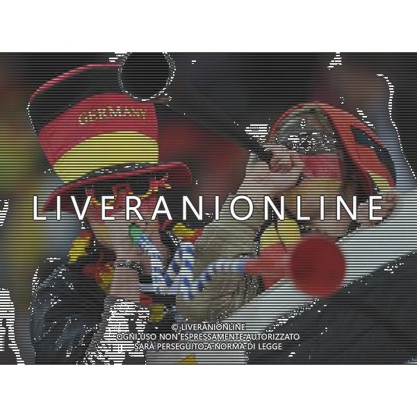 (100624) -- JOHANNESBURG, June 24, 2010 () -- Germany\'s fans cheer for their team during the 2010 World Cup Group D match against Ghana in Johannesburg, South Africa, June 23, 2010. Germany won the match 1-0. Both Germany and Ghana are qualified for the round of 16. (/Li Ga) ©Photoshot/Agenzia Aldo Liverani Sas - ITALY ONLY - GHANA - GERMANIA FIFA WORLD CUP CAMPIONATI MONDIALI SUD AFRICA 2010