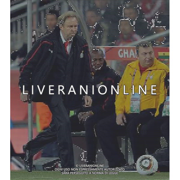 (100624) -- JOHANNESBURG, June 24, 2010 () -- Ghana\'s coach Milovan Rajevac (L) runs towards the ball during the 2010 World Cup Group D match against Germany in Johannesburg, South Africa, June 23, 2010. Germany won the match 1-0. Both Germany and Ghana are qualified for the round of 16. (/Wang Yuguo) ©Photoshot/Agenzia Aldo Liverani Sas - ITALY ONLY - GHANA - GERMANIA FIFA WORLD CUP CAMPIONATI MONDIALI SUD AFRICA 2010