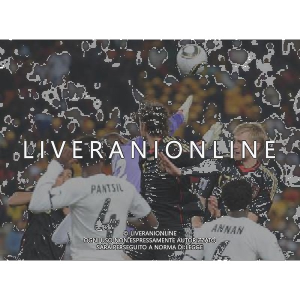 (100624) -- JOHANNESBURG, June 24, 2010 () -- Germany\'s Arne Friedrich (C) vies with Ghana\'s goalkeeper Richard Kingson (L3) during the 2010 World Cup Group D match in Johannesburg, South Africa, June 23, 2010. Germany won the match 1-0. Both Germany and Ghana are qualified for the round of 16. (/Li Ga) ©Photoshot/Agenzia Aldo Liverani Sas - ITALY ONLY - GHANA - GERMANIA FIFA WORLD CUP CAMPIONATI MONDIALI SUD AFRICA 2010