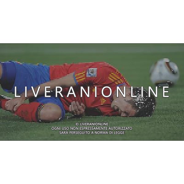 (100622) -- JOHANNESBURG, June 22, 2010 () -- Spain\'s David Villa falls during the 2010 World Cup group H soccer match against Honduras at Ellis Park Stadium in Johannesburg, South Africa, June 21, 2010. Spain won 2-0. (/Wang Yuguo) (kh) Photoshot/Agenzia Aldo Liverani Sas - ITALY ONLY: SPAGNA - HONDURAS FIFA WORLD CUP CAMPIONATI MONDIALI SUD AFRICA 2010