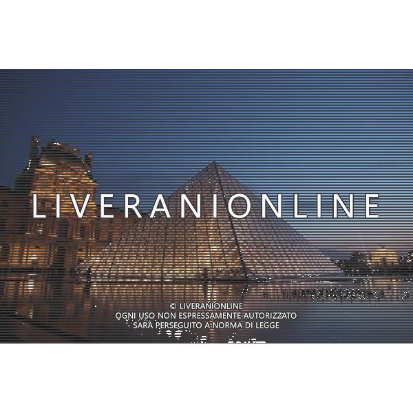 (100516) -- PARIS, May 16, 2010 -- Photo taken on May 15, 2010 shows the Louvre Palace in Paris of France. Over 3000 museums all over Europe were opened to public free during Saturday night, the sixth Night of Museums. Ying Qiang) (ypf) ©Photoshot/Agenzia Aldo Liverani Sas - ITALY ONLY - Museo - Palazzo del Louvre a Parigi, Francia