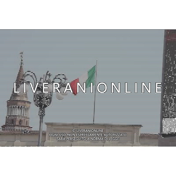 TIFOSI DELLA NAZIONALE ITALIANA DI CALCIO, IN PIAZZA DEL DUOMO A MILANO MENTRE GUARDANO LA PARTITA SLOVACCHIA - ITALIA FIFA WORLD CUP CAMPIONATI MONDIALI SUD AFRICA 2010 © ANTONIO SORANO - AG. ALDO LIVERANI SAS