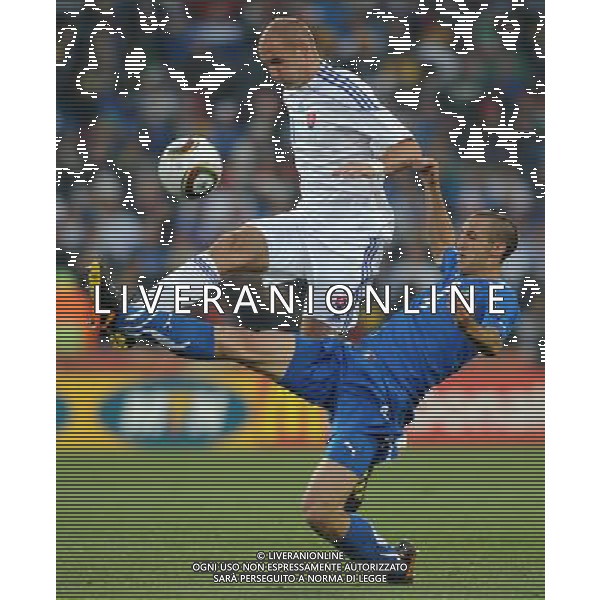 Fifa World Cup Sud Africa 2010 Match #41 Johannesburg (Ellis Park Stadium) - 24.06.2010 Slovacchia-Italia Nella Foto:vittek-chiellini /Ph.Vitez-Ag. Aldo Liverani