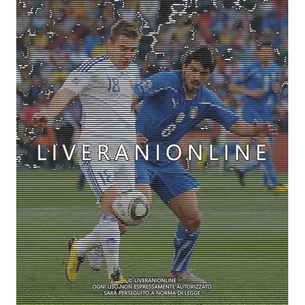 Fifa World Cup Sud Africa 2010 Match #41 Johannesburg (Ellis Park Stadium) - 24.06.2010 Slovacchia-Italia Nella Foto:Erik JENDRISEK-Gennaro GATTUSO /Ph.Vitez-Ag. Aldo Liverani