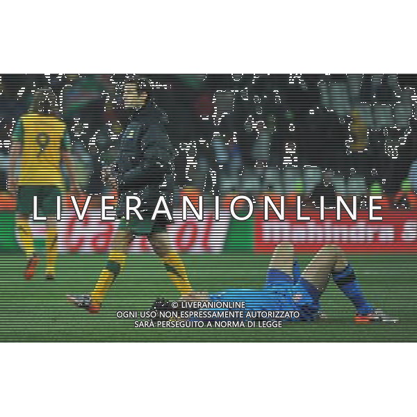 (100624) -- NELSPRUIT, June 24, 2010 () -- Serbia\'s goalkeeper Vladimir Stojkovic (R) reacts after the 2010 World Cup Group D match against Australia in Nelspruit, South Africa, June 23, 2010. Serbia lost to Australia 1-2. Both Serbia and Australia are disqualified for the round of 16. (/Xu Suhui) ©Photoshot/Agenzia Aldo Liverani Sas - ITALY ONLY: AUSTRALIA - SERBIA FIFA WORLD CUP CAMPIONATI MONDIALI SUD AFRICA 2010