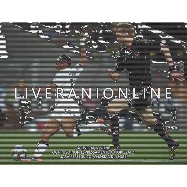 (100624) -- JOHANNESBURG, June 24, 2010 () -- Germany\'s Per Mertesacker (R) vies with Ghana\'s Andre Ayew during the 2010 World Cup Group D match in Johannesburg, South Africa, June 23, 2010. Germany won the match 1-0. Both Germany and Ghana are qualified for the round of 16. (/Li Ga) ©Photoshot/Agenzia Aldo Liverani Sas - ITALY ONLY: GERMANIA - GHANA FIFA WORLD CUP CAMPIONATI MONDIALI SUD AFRICA 2010