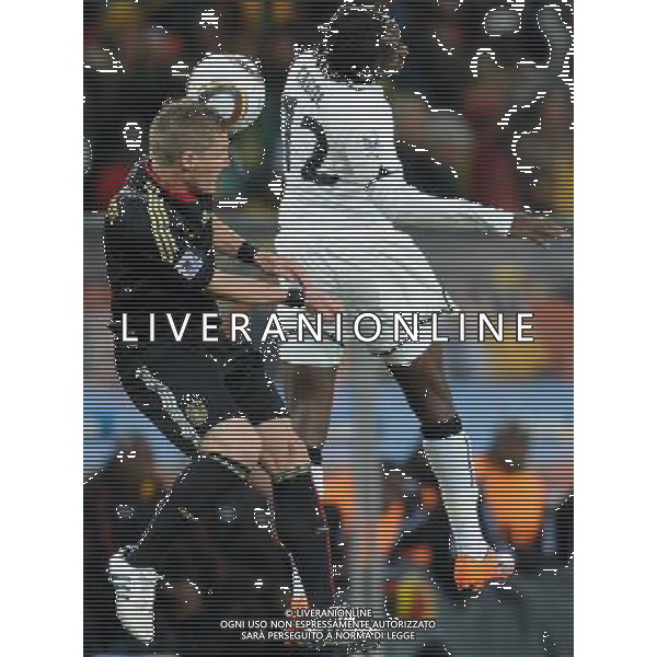 (100624) -- JOHANNESBURG, June 24, 2010 () -- Germany\'s Bastian Schweinsteiger (L) vies with Ghana\'s Prince Tagoe during the 2010 World Cup Group D match in Johannesburg, South Africa, June 23, 2010. Germany won the match 1-0. Both Germany and Ghana are qualified for the round of 16. (/Li Ga) ©Photoshot/Agenzia Aldo Liverani Sas - ITALY ONLY: GERMANIA - GHANA FIFA WORLD CUP CAMPIONATI MONDIALI SUD AFRICA 2010