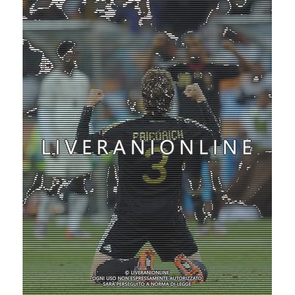 (100624) -- JOHANNESBURG, June 24, 2010 () -- Germany\'s Arne Friedrich celebrates victory after the 2010 World Cup Group D match against Ghana in Johannesburg, South Africa, June 23, 2010. Germany won the match 1-0. Both Germany and Ghana are qualified for the round of 16. (/Li Ga) ©Photoshot/Agenzia Aldo Liverani Sas - ITALY ONLY: GERMANIA - GHANA FIFA WORLD CUP CAMPIONATI MONDIALI SUD AFRICA 2010