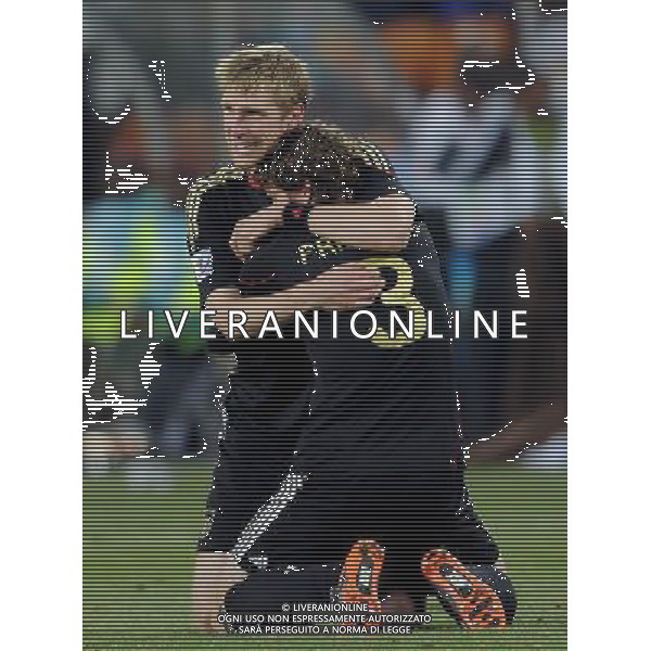 (100624) -- JOHANNESBURG, June 24, 2010 () -- Germany\'s Arne Friedrich (R) celebrates with Per Mertesacker after the 2010 World Cup Group D match in Johannesburg, South Africa, June 23, 2010. Germany won the match 1-0. Both Germany and Ghana are qualified for the round of 16. (/Wang Yuguo) ©Photoshot/Agenzia Aldo Liverani Sas - ITALY ONLY: GERMANIA - GHANA FIFA WORLD CUP CAMPIONATI MONDIALI SUD AFRICA 2010