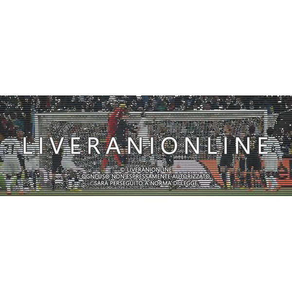 (100624) -- JOHANNESBURG, June 24, 2010 () -- Germany\'s golakeeper Manuel Neuer (center L) saves the ball during the 2010 World Cup Group D match against Ghana in Johannesburg, South Africa, June 23, 2010. Germany won the match 1-0. Both Germany and Ghana are qualified for the round of 16. (/Li Ga) ©Photoshot/Agenzia Aldo Liverani Sas - ITALY ONLY: GERMANIA - GHANA FIFA WORLD CUP CAMPIONATI MONDIALI SUD AFRICA 2010