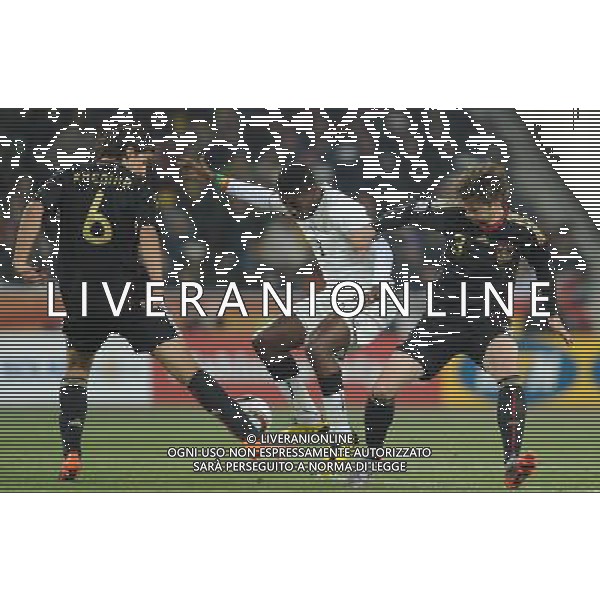 (100624) -- JOHANNESBURG, June 24, 2010 () -- Germany\'s Arne Friedrich (R) and Sami Khedira (L) vie with Ghana\'s Asamoah Gyan during the 2010 World Cup Group D match in Johannesburg, South Africa, June 23, 2010. Germany won the match 1-0. Both Germany and Ghana are qualified for the round of 16. (/Li Ga) ©Photoshot/Agenzia Aldo Liverani Sas - ITALY ONLY: GERMANIA - GHANA FIFA WORLD CUP CAMPIONATI MONDIALI SUD AFRICA 2010