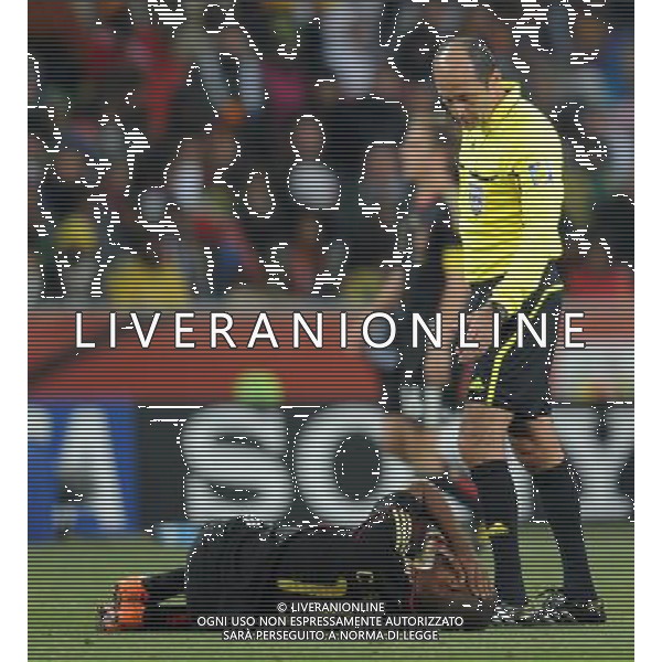 (100624) -- JOHANNESBURG, June 24, 2010 () -- Germany\'s Cacau (L) lies on the pitch during the 2010 World Cup Group D match against Ghana in Johannesburg, South Africa, June 23, 2010. Germany won the match 1-0. Both Germany and Ghana are qualified for the round of 16. (/Li Ga) ©Photoshot/Agenzia Aldo Liverani Sas - ITALY ONLY: GERMANIA - GHANA FIFA WORLD CUP CAMPIONATI MONDIALI SUD AFRICA 2010