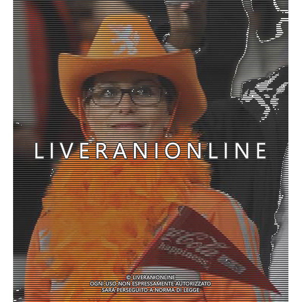 (100625) -- CAPE TOWN, June 25, 2010 -- A Dutch female fan awaits prior to the Group E last round match between Netherlands and Cameroon at 2010 FIFA World Cup at Green Point stadium in Cape Town, South Africa, on June 24, 2010. Xing Guangli) (xm) ©Photoshot/Agenzia Aldo Liverani Sas - ITALY ONLY: OLANDA - CAMERUN FIFA WORLD CUP CAMPIONATI MONDIALI SUD AFRICA 2010
