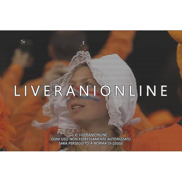 (100625) -- CAPE TOWN, June 25, 2010 -- A Dutch female fan awaits prior to the Group E last round match between Netherlands and Cameroon at 2010 FIFA World Cup at Green Point stadium in Cape Town, South Africa, on June 24, 2010. Xing Guangli) (xm) ©Photoshot/Agenzia Aldo Liverani Sas - ITALY ONLY: OLANDA - CAMERUN FIFA WORLD CUP CAMPIONATI MONDIALI SUD AFRICA 2010