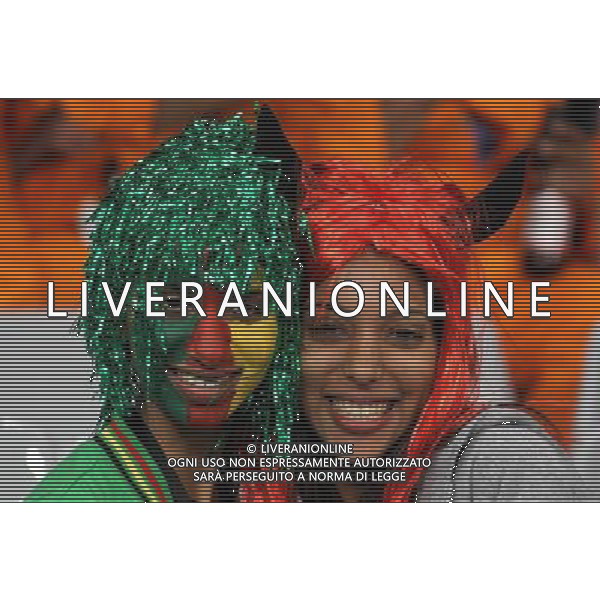 (100625) -- CAPE TOWN, June 25, 2010 -- Cameroonian supporters pose together prior to the Group E last round match between Netherlands and Cameroon at 2010 FIFA World Cup at Green Point stadium in Cape Town, South Africa, on June 24, 2010. Xing Guangli) (xm) ©Photoshot/Agenzia Aldo Liverani Sas - ITALY ONLY: OLANDA - CAMERUN FIFA WORLD CUP CAMPIONATI MONDIALI SUD AFRICA 2010