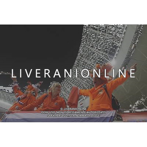 (100625) -- CAPE TOWN, June 25, 2010 -- Dutch supporters cheer prior to the Group E last round match between Netherlands and Cameroon at 2010 FIFA World Cup at Green Point stadium in Cape Town, South Africa, on June 24, 2010. Xing Guangli) (xm) ©Photoshot/Agenzia Aldo Liverani Sas - ITALY ONLY: OLANDA - CAMERUN FIFA WORLD CUP CAMPIONATI MONDIALI SUD AFRICA 2010