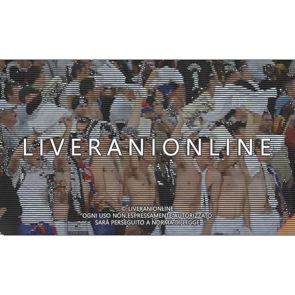 (100624) -- POLOKWANE, June 24, 2010 -- New Zealand\'s supporters cheer during the 2010 World Cup Group F soccer match against Paraguay at Peter Mokaba stadium in Polokwane, South Africa, June 24, 2010. The match tied 0-0 and New Zealand failed to progress to the next round. Li Ga) (kh) ©Photoshot/Agenzia Aldo Liverani Sas - ITALY ONLY: PARAGUAY - NUOVA ZELANDA FIFA WORLD CUP CAMPIONATI MONDIALI SUD AFRICA 2010