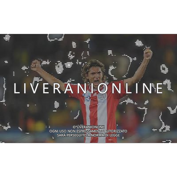 (100624) -- POLOKWANE, June 24, 2010 -- Paraguay\'s Enrique Vera reacts after the 2010 World Cup Group F soccer match against New Zealand at Peter Mokaba stadium in Polokwane, South Africa, June 24, 2010. The match tied 0-0 and Paraguay progressed to the next round. Li Ga) (kh) ©Photoshot/Agenzia Aldo Liverani Sas - ITALY ONLY: PARAGUAY - NUOVA ZELANDA FIFA WORLD CUP CAMPIONATI MONDIALI SUD AFRICA 2010