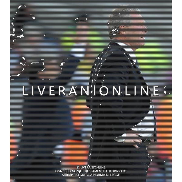 (100624) -- POLOKWANE, June 24, 2010 -- New Zealand\'s coach Ricki Herbert reacts during the 2010 World Cup Group F soccer match against Paraguay at Peter Mokaba stadium in Polokwane, South Africa, June 24, 2010. Li Ga) (kh) ©Photoshot/Agenzia Aldo Liverani Sas - ITALY ONLY: PARAGUAY - NUOVA ZELANDA FIFA WORLD CUP CAMPIONATI MONDIALI SUD AFRICA 2010