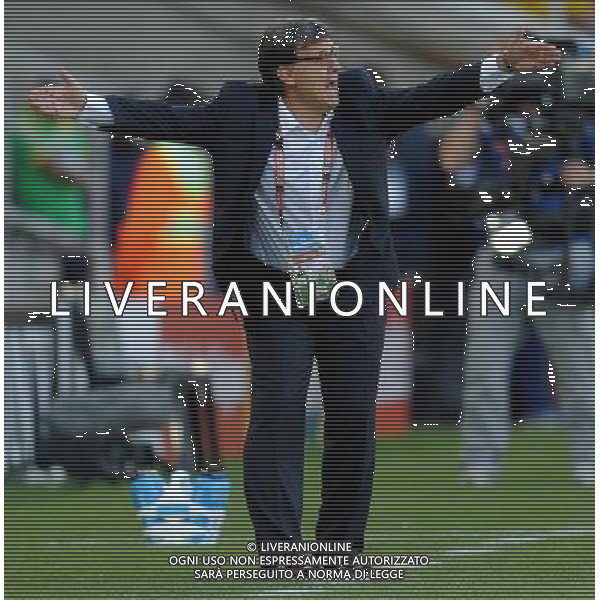 (100624) -- POLOKWANE, June 24, 2010 -- Paraguay\'s coach Gerardo Martino reacts during the 2010 World Cup Group F soccer match against New Zealand at Peter Mokaba stadium in Polokwane, South Africa, June 24, 2010. Li Ga) (kh) ©Photoshot/Agenzia Aldo Liverani Sas - ITALY ONLY: PARAGUAY - NUOVA ZELANDA FIFA WORLD CUP CAMPIONATI MONDIALI SUD AFRICA 2010