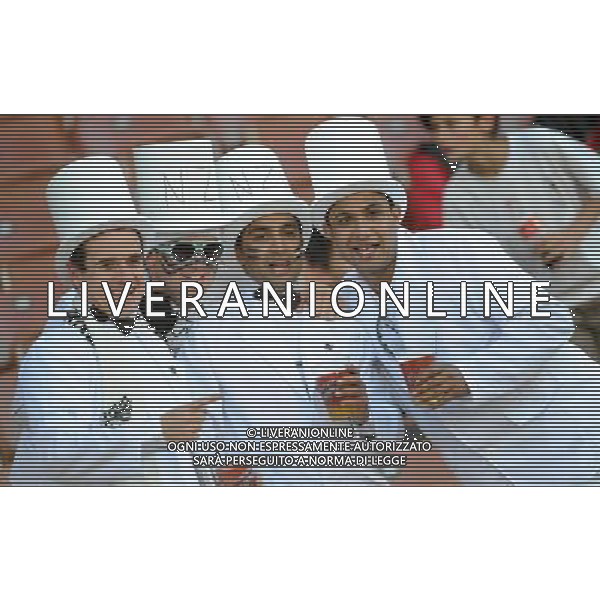 (100624) -- POLOKWANE, June 24, 2010 -- New Zealand\'s supporters react prior to the 2010 World Cup Group F soccer match between Paraguay and New Zealand at Peter Mokaba stadium in Polokwane, South Africa, June 24, 2010. Li Ga) (kh) ©Photoshot/Agenzia Aldo Liverani Sas - ITALY ONLY: PARAGUAY - NUOVA ZELANDA FIFA WORLD CUP CAMPIONATI MONDIALI SUD AFRICA 2010