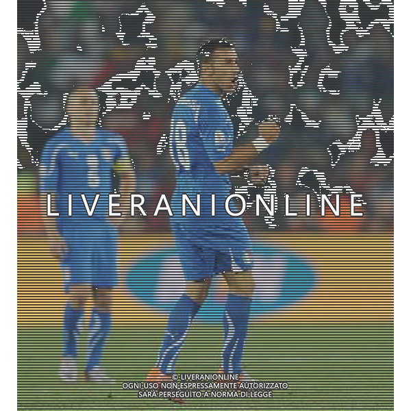 (100624) -- JOHANNESBURG, June 24, 2010 -- Italy\'s Fabio Quagliarella celebrates his scoring during the 2010 World Cup Group F soccer match against Slovakia at Ellis Park stadium in Johannesburg, South Africa, June 24, 2010. Italy lost 2-3 and failed to progress to the next round. Guo Yong) (kh) ©Photoshot/Agenzia Aldo Liverani Sas - ITALY ONLY: SLOVACCHIA - ITALIA FIFA WORLD CUP CAMPIONATI MONDIALI SUD AFRICA 2010