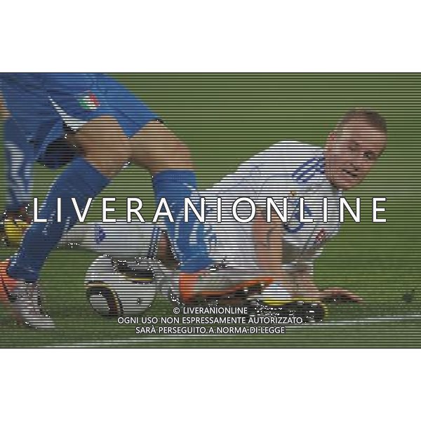 (100624) -- JOHANNESBURG, June 24, 2010 -- Slovakia\'s Miroslav Stoch vies for the ball during the 2010 World Cup Group F soccer match against Italy at Ellis Park stadium in Johannesburg, South Africa, June 24, 2010. Slovakia won 3-2 and progressed to the next round. Wang Yuguo) (kh) ©Photoshot/Agenzia Aldo Liverani Sas - ITALY ONLY: SLOVACCHIA - ITALIA FIFA WORLD CUP CAMPIONATI MONDIALI SUD AFRICA 2010