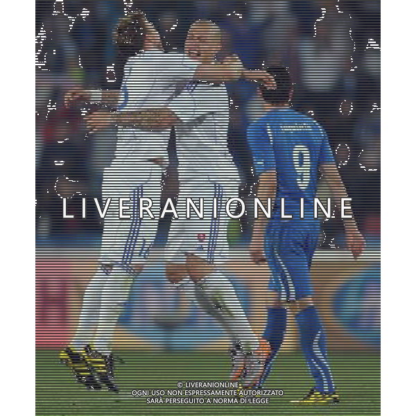 (100624) -- JOHANNESBURG, June 24, 2010 -- Slovakia\'s players celebrate after the 2010 World Cup Group F soccer match against Italy at Ellis Park stadium in Johannesburg, South Africa, June 24, 2010. Slovakia won 3-2 and progressed to the next round. Guo Yong) (kh) ©Photoshot/Agenzia Aldo Liverani Sas - ITALY ONLY: SLOVACCHIA - ITALIA FIFA WORLD CUP CAMPIONATI MONDIALI SUD AFRICA 2010