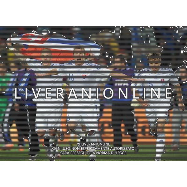 (100624) -- JOHANNESBURG, June 24, 2010 -- Slovakia\'s players celebrate after the 2010 World Cup Group F soccer match against Italy at Ellis Park stadium in Johannesburg, South Africa, June 24, 2010. Slovakia won 3-2 and progressed to the next round. Guo Yong) (kh) ©Photoshot/Agenzia Aldo Liverani Sas - ITALY ONLY: SLOVACCHIA - ITALIA FIFA WORLD CUP CAMPIONATI MONDIALI SUD AFRICA 2010