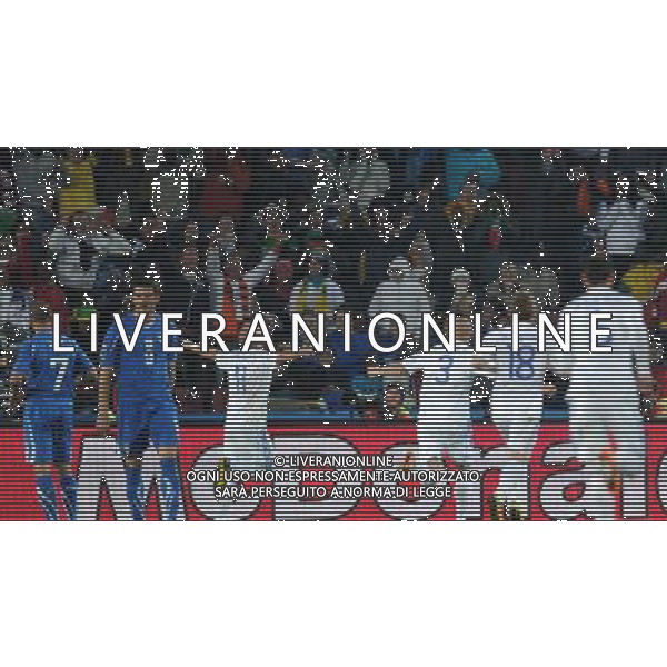 (100624) -- JOHANNESBURG, June 24, 2010 -- Slovakia\'s Robert Vittek (3rd L) celebrates his second scoring with teammates during the 2010 World Cup Group F soccer match against Italy at Ellis Park stadium in Johannesburg, South Africa, June 24, 2010. Guo Yong) (kh) ©Photoshot/Agenzia Aldo Liverani Sas - ITALY ONLY: SLOVACCHIA - ITALIA FIFA WORLD CUP CAMPIONATI MONDIALI SUD AFRICA 2010