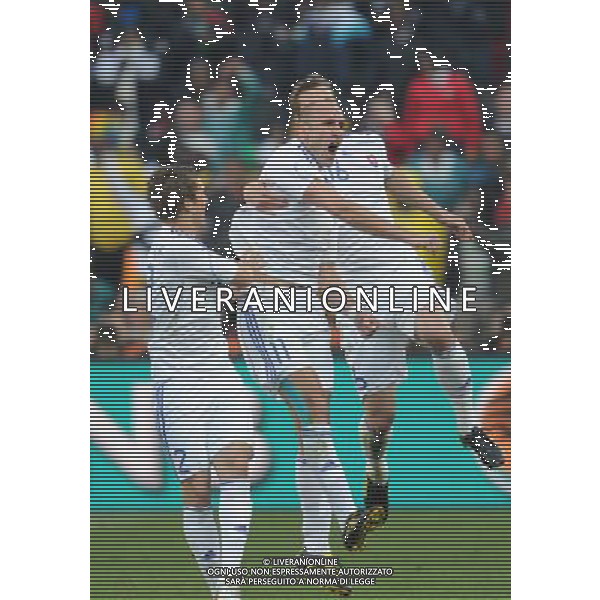 (100624) -- JOHANNESBURG, June 24, 2010 -- Slovakia\'s Robert Vittek (C) celebrates his scoring with teammates during the 2010 World Cup Group F soccer match against Italy at Ellis Park stadium in Johannesburg, South Africa, June 24, 2010. Wang Yuguo) (kh) ©Photoshot/Agenzia Aldo Liverani Sas - ITALY ONLY: SLOVACCHIA - ITALIA FIFA WORLD CUP CAMPIONATI MONDIALI SUD AFRICA 2010