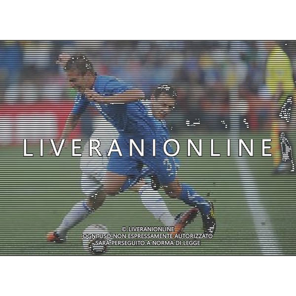 (100624) -- JOHANNESBURG, June 24, 2010 -- Italy\'s Domenico Criscito (front) vies for the ball during the 2010 World Cup Group F soccer match against Slovakia at Ellis Park stadium in Johannesburg, South Africa, June 24, 2010. Wang Yuguo) (kh) ©Photoshot/Agenzia Aldo Liverani Sas - ITALY ONLY: SLOVACCHIA - ITALIA FIFA WORLD CUP CAMPIONATI MONDIALI SUD AFRICA 2010