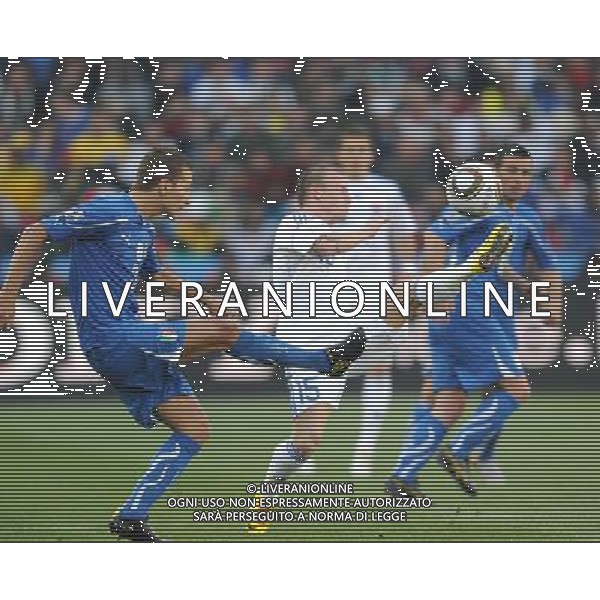 (100624) -- JOHANNESBURG, June 24, 2010 -- Italy\'s Domenico Criscito (1st L) vies with Slovakia\'s Miroslav Stoch during the 2010 World Cup Group F soccer match at Ellis Park stadium in Johannesburg, South Africa, June 24, 2010. Guo Yong) (kh) ©Photoshot/Agenzia Aldo Liverani Sas - ITALY ONLY: SLOVACCHIA - ITALIA FIFA WORLD CUP CAMPIONATI MONDIALI SUD AFRICA 2010