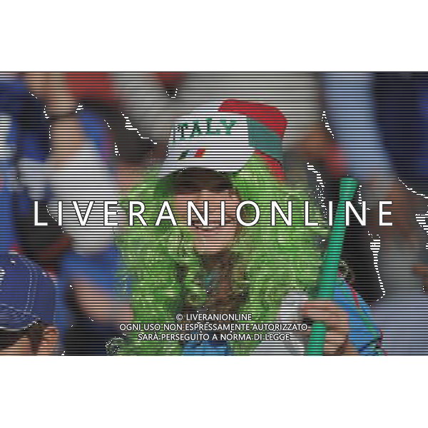 (100624) -- JOHANNESBURG, June 24, 2010 -- An Italy\'s supporter cheers prior to the 2010 World Cup Group F soccer match between Italy and Slovakia at Ellis Park stadium in Johannesburg, South Africa, June 24, 2010. Guo Yong) (kh) ©Photoshot/Agenzia Aldo Liverani Sas - ITALY ONLY: SLOVACCHIA - ITALIA FIFA WORLD CUP CAMPIONATI MONDIALI SUD AFRICA 2010
