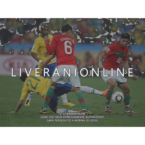 PORTOGALLO - BRASILE CAMPIONATI MONDIALI SUDAFRICA 2010 FIFA WORLD CUP SOUTH AFRICA, Match 45, 25/06/2010 POR-BRA, Portugal-Brazil, Portugal-Brasilien, nella foto NILMAR, RICARDO CARVALHO, DANNY copyright by firo sportphoto/Agenzia Aldo Liverani Sas ITALY ONLY - EDITORIAL USE ONLY -