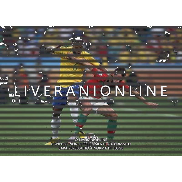 PORTOGALLO - BRASILE CAMPIONATI MONDIALI SUDAFRICA 2010 FIFA WORLD CUP SOUTH AFRICA, Match 45, 25/06/2010 POR-BRA, Portugal-Brazil, Portugal-Brasilien, nella foto MICHEL BASTOS, DUDA copyright by firo sportphoto/Agenzia Aldo Liverani Sas ITALY ONLY - EDITORIAL USE ONLY -