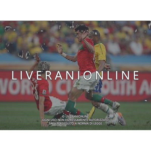 PORTOGALLO - BRASILE CAMPIONATI MONDIALI SUDAFRICA 2010 FIFA WORLD CUP SOUTH AFRICA, Match 45, 25/06/2010 POR-BRA, Portugal-Brazil, Portugal-Brasilien, nella foto PEPE, FABIO COENTRAO copyright by firo sportphoto/Agenzia Aldo Liverani Sas ITALY ONLY - EDITORIAL USE ONLY -