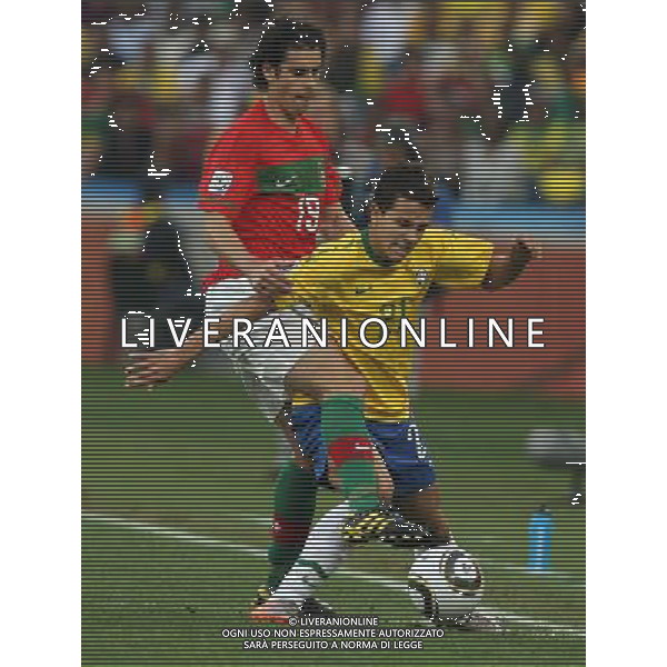 PORTOGALLO - BRASILE CAMPIONATI MONDIALI SUDAFRICA 2010 FIFA WORLD CUP SOUTH AFRICA, Match 45, 25/06/2010 POR-BRA, Portugal-Brazil, Portugal-Brasilien, nella foto TIAGO, NILMAR copyright by firo sportphoto/Agenzia Aldo Liverani Sas ITALY ONLY - EDITORIAL USE ONLY -