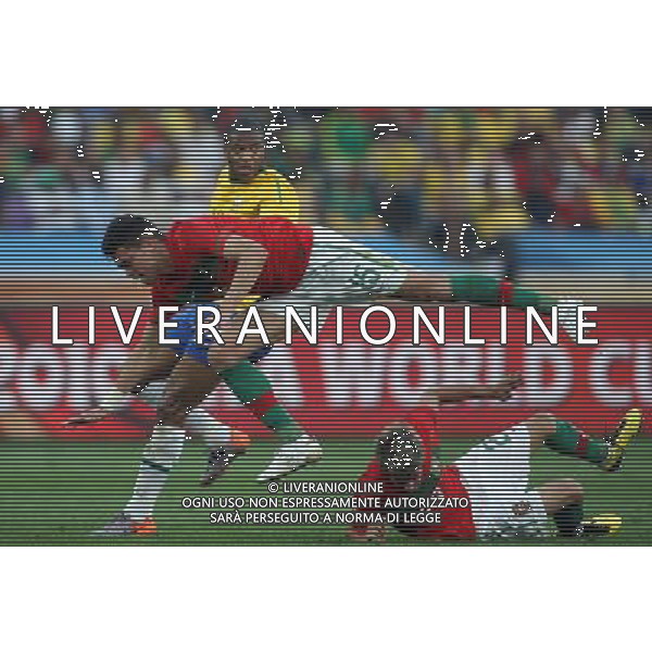 CALCIO SPORT 25.06.2010 COPPA DEL MONDO 2010 WM 2010 Sudafrica, 2010 FIFA WORLD CUP SOUTH AFRICA, Match 45, portogallo brasile POR-BRA, Portugal-Brazil, Portugal-Brasilien, 0:0 nella foto PEPE, POR JULIO BAPTISTA FABIO COENTRAO, ph firo/ ALDO LIVERANI SAS