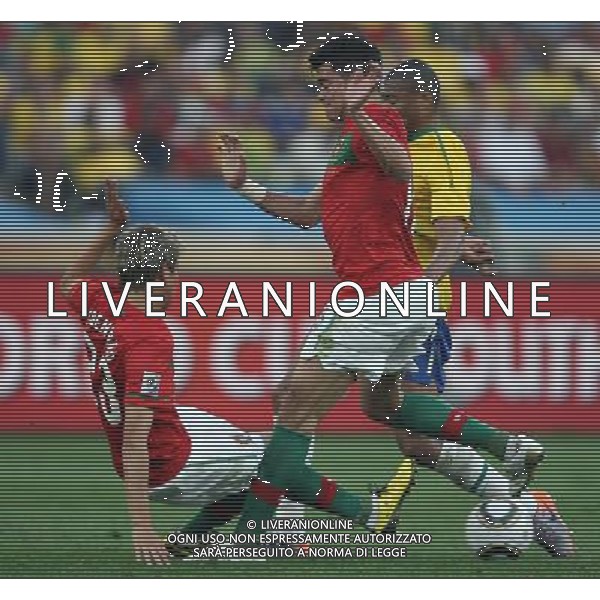 CALCIO SPORT 25.06.2010 COPPA DEL MONDO 2010 WM 2010 Sudafrica, 2010 FIFA WORLD CUP SOUTH AFRICA, Match 45, portogallo brasile POR-BRA, Portugal-Brazil, Portugal-Brasilien, 0:0 nella foto PEPE, POR - FABIO COENTRAO ph firo/ ALDO LIVERANI SAS