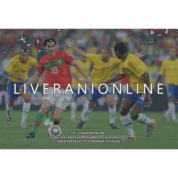 (100625) -- DURBAN, June 25, 2010 -- Tiago (front L) of Portugal breaks through during the Group G last round match against Brazil at 2010 FIFA World Cup, at Moses Mabhida stadium in Durban, South Africa, on June 25, 2010. Chen Haitong) (dl) MONDIALI DI CALCIO SUDAFRICA 2010 PORTOGALLO BRASILE CALCIO SPORT ©PHOTOSHOT/ALDO LIVERANI ITALY ONLY