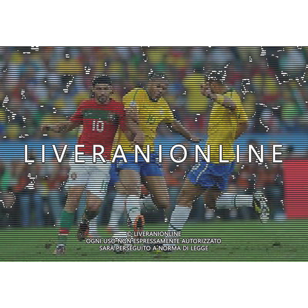 (100625) -- DURBAN, June 25, 2010 -- Brazil\'s Julio Baptista (C) vies with Danny of Portugal during the Group G last round match at 2010 FIFA World Cup, at Moses Mabhida stadium in Durban, South Africa, on June 25, 2010. Liao Yujie) (dl) MONDIALI DI CALCIO SUDAFRICA 2010 PORTOGALLO BRASILE CALCIO SPORT ©PHOTOSHOT/ALDO LIVERANI ITALY ONLY
