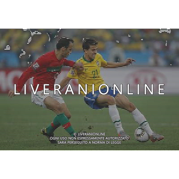 (100625) -- DURBAN, June 25, 2010 -- Brazil\'s Nilmar (R) vies with Ricardo Carvalho of Portugal during the Group G last round match at 2010 FIFA World Cup, at Moses Mabhida stadium in Durban, South Africa, on June 25, 2010. Liao Yujie) (dl) MONDIALI DI CALCIO SUDAFRICA 2010 PORTOGALLO BRASILE CALCIO SPORT ©PHOTOSHOT/ALDO LIVERANI ITALY ONLY